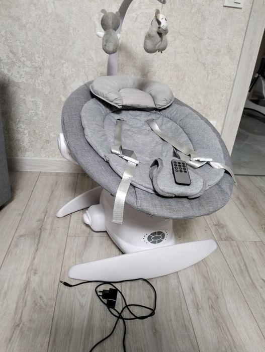 Продам дитячий заколисуючий центр в гарному стані.