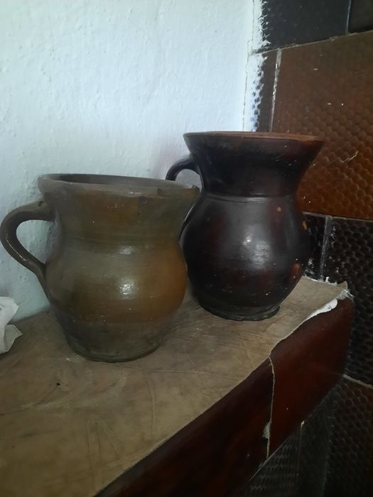 Два старовинні глеки