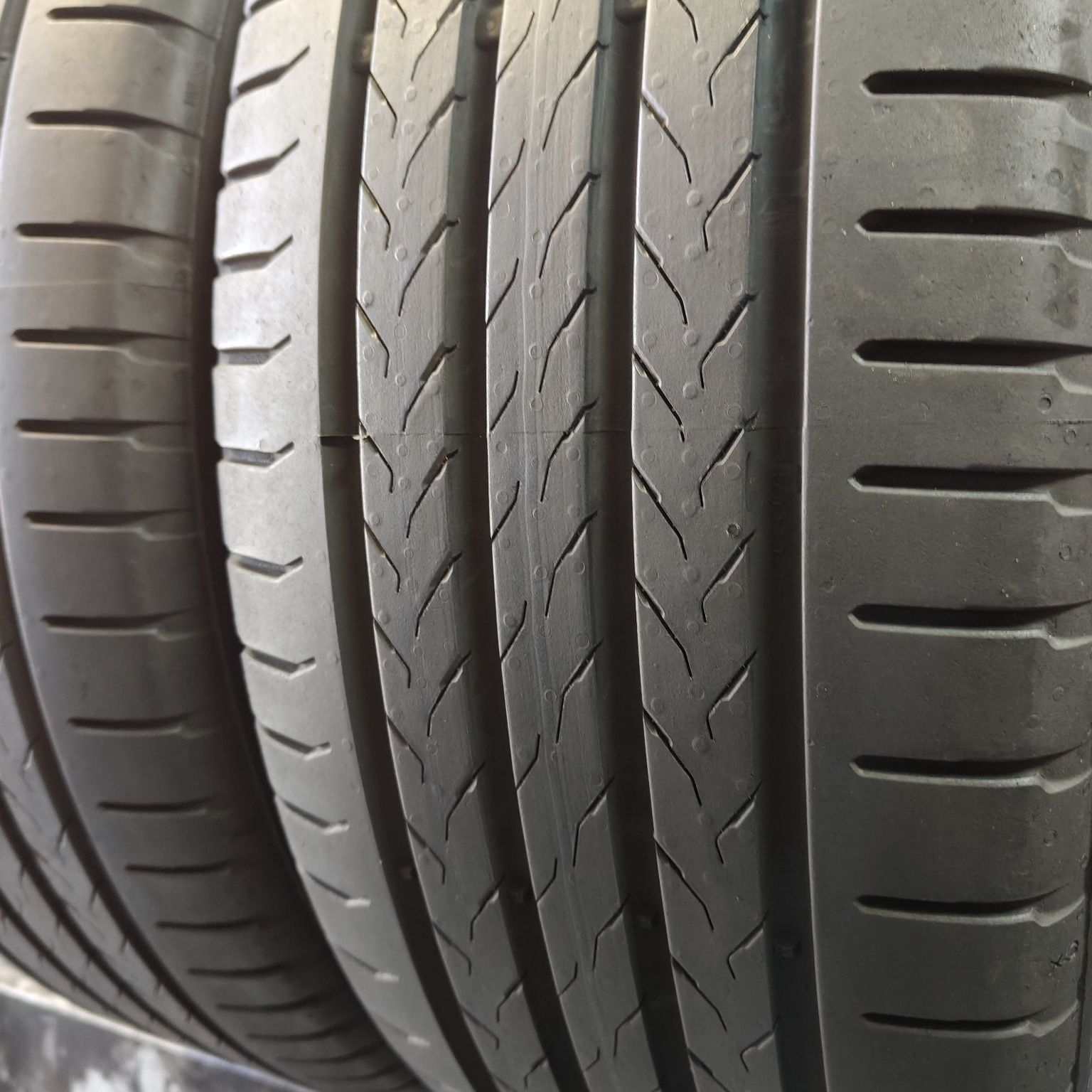 235/45/21 XL Sprzedam parę opon letnich Continental