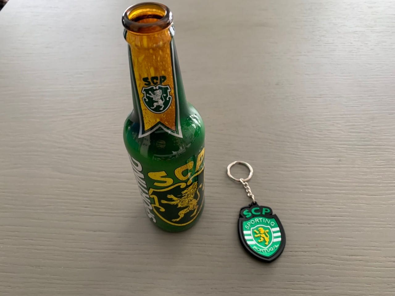 Garrafa de cerveja e Porta chaves do Sporting Clube de Portugal