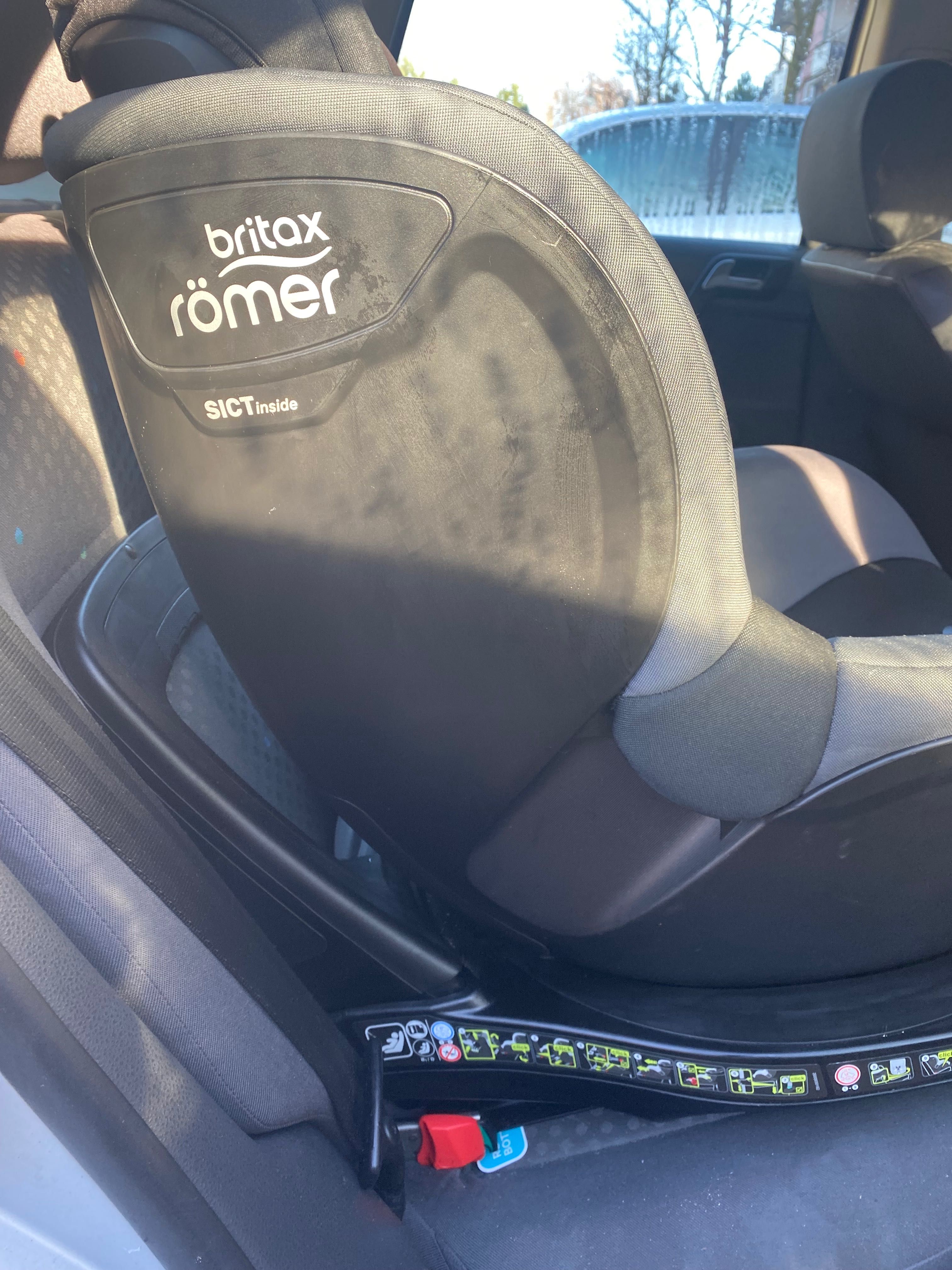 Romer Britax DUALFIX M i-SIZE SICT inside