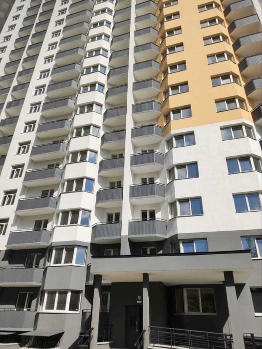 Продам велику 3-х кімнатну квартиру,вулиця С.Петлюри 21 Б