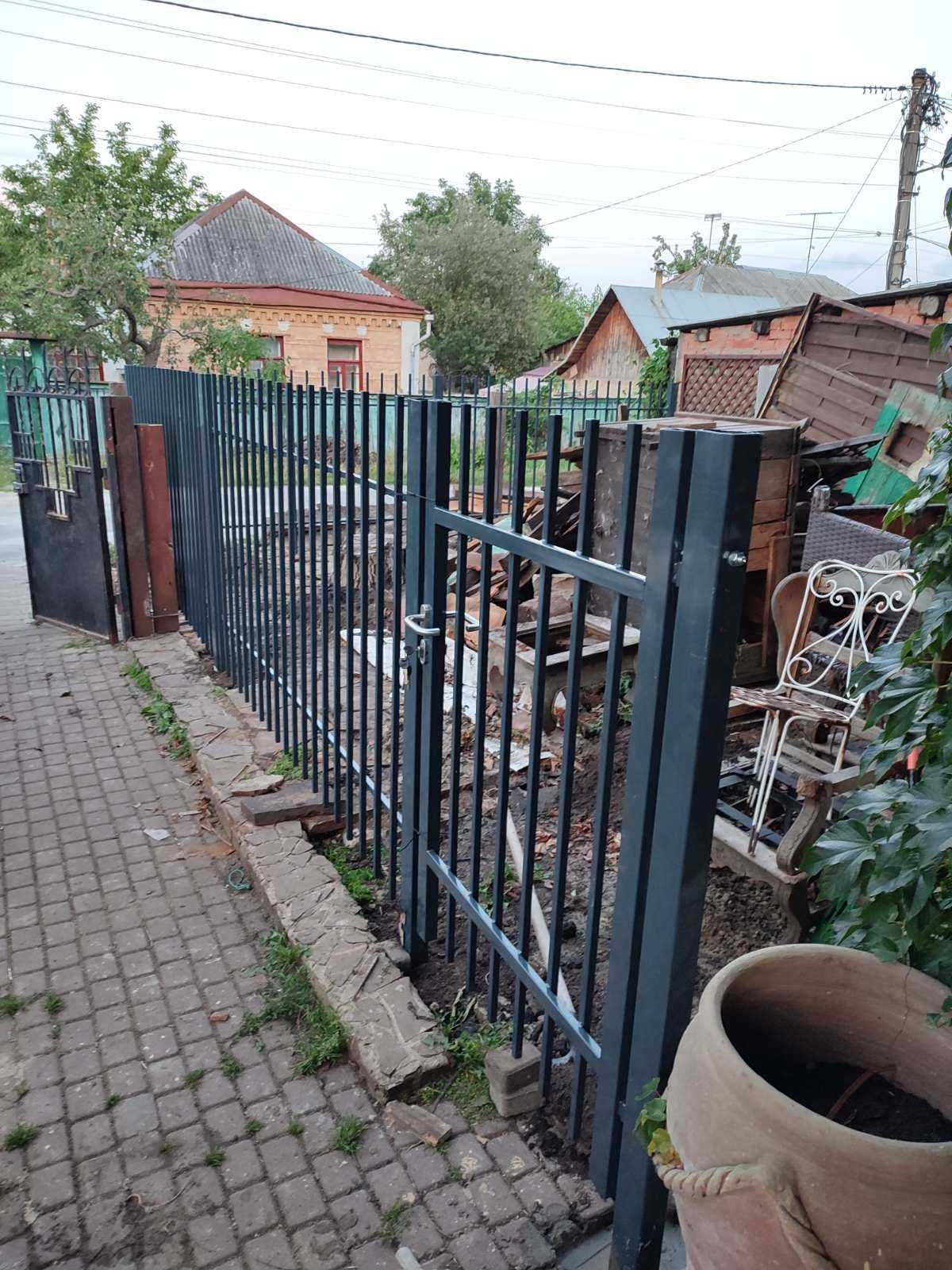 Виготовлення металевих воріт з профнастила сітки відкатні та розпашні