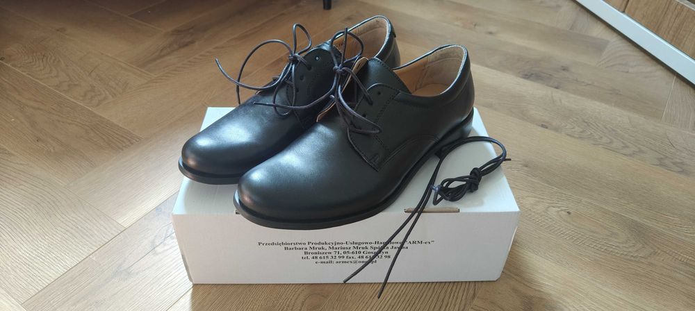 Czarne buty galowe męskie