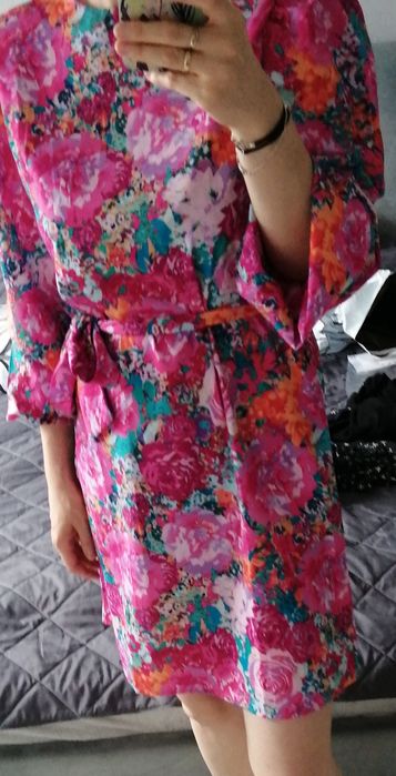 Piękna sukienka na wesele komunię imprezę świetny motyw kwiatów róż