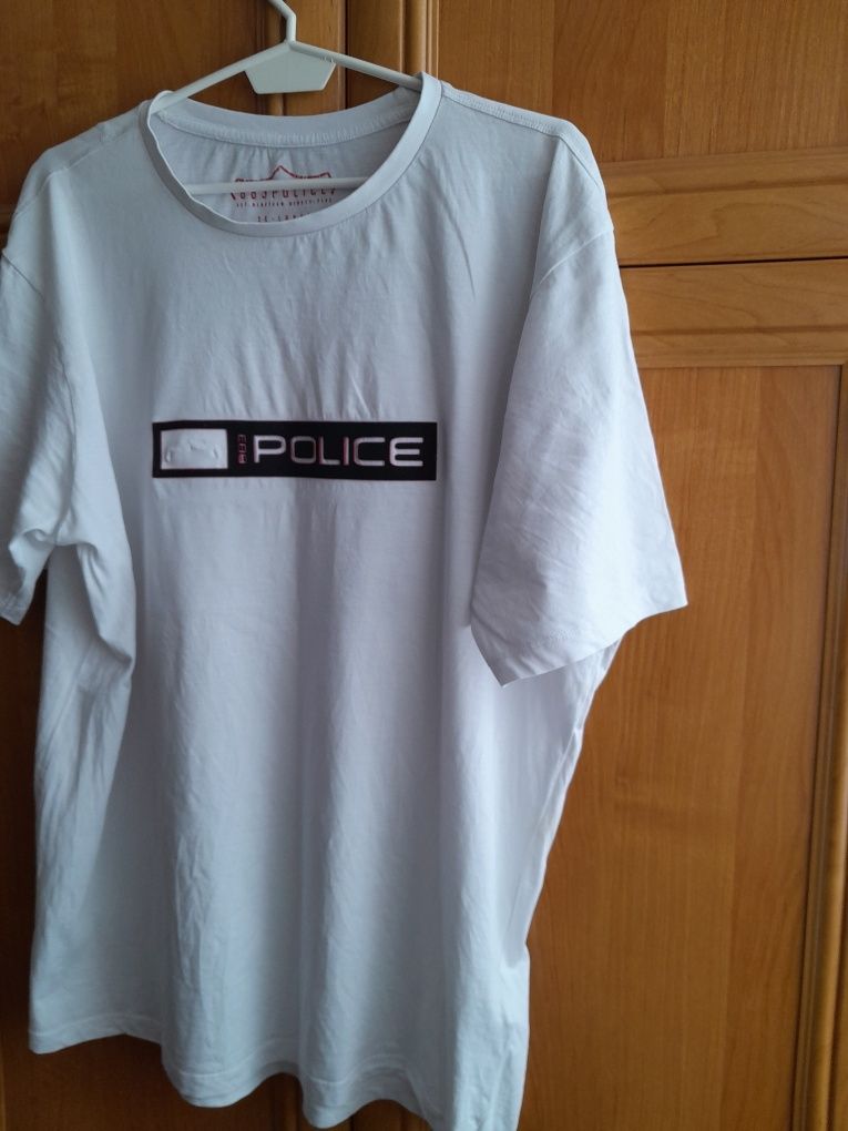 T-shirt męski, firmy Police.