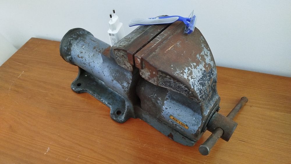 Torno de bancada alemão