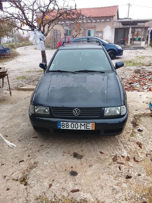 Uma carrinha em bom estado marca polo