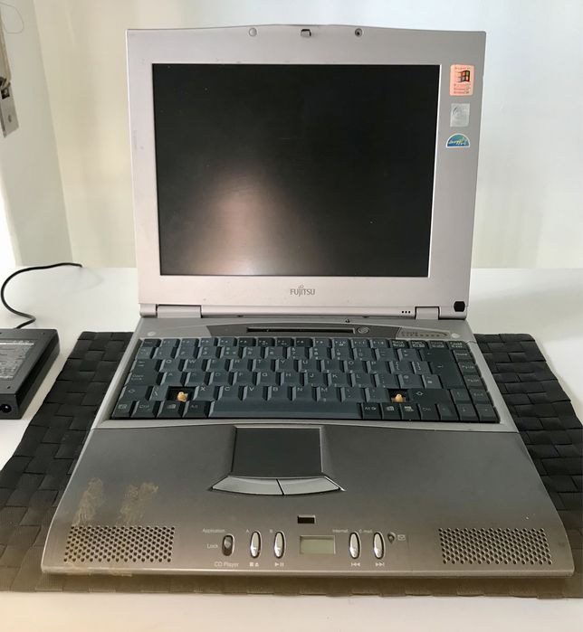Laptop Fujitsu C4110 Lifebook (Boas Condições)