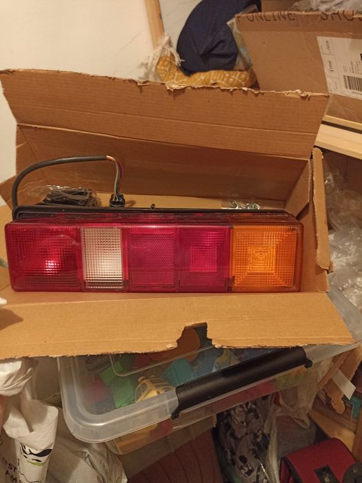 Lampa reflektor ford transit skrzynia laweta kontener tył lewa / prawa