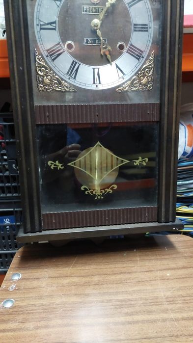 Relógio de parede com pêndulo - de corda - marca FRONTIER