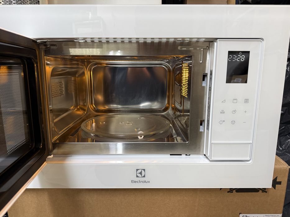 Kuchenka mikrofalowa Electrolux LMS4253TMW (biała)