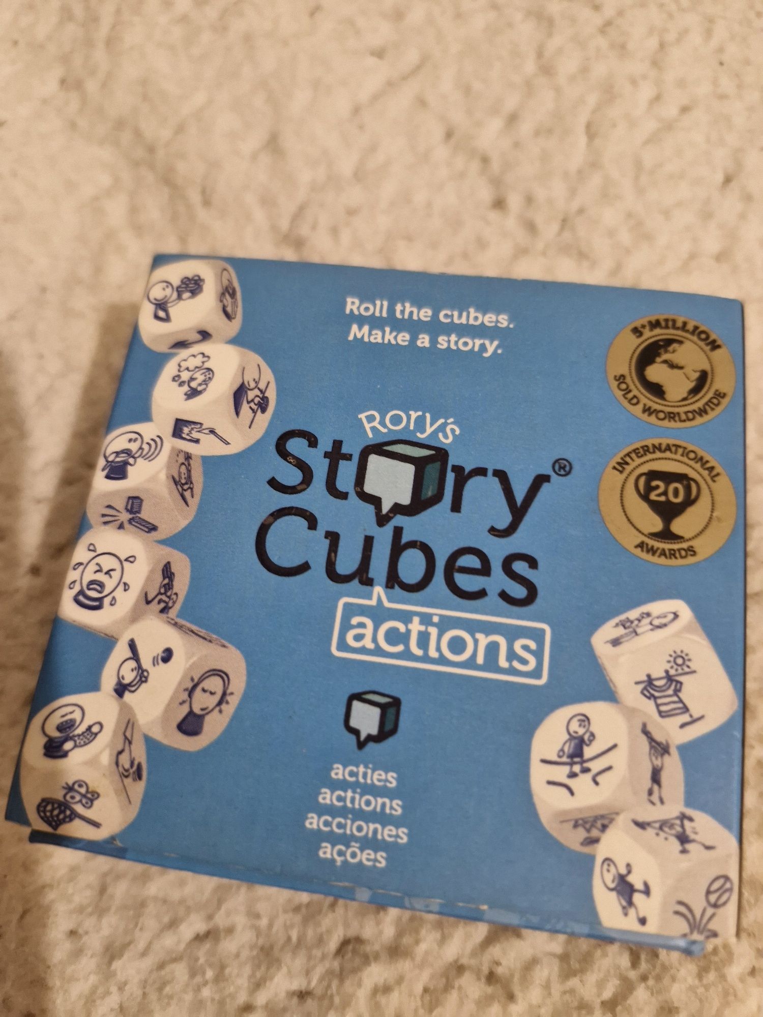 Jogo histórias em cubo