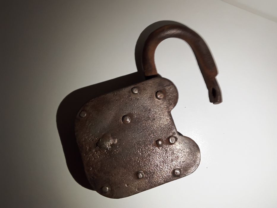 Замок старинный навесной, амбарный.