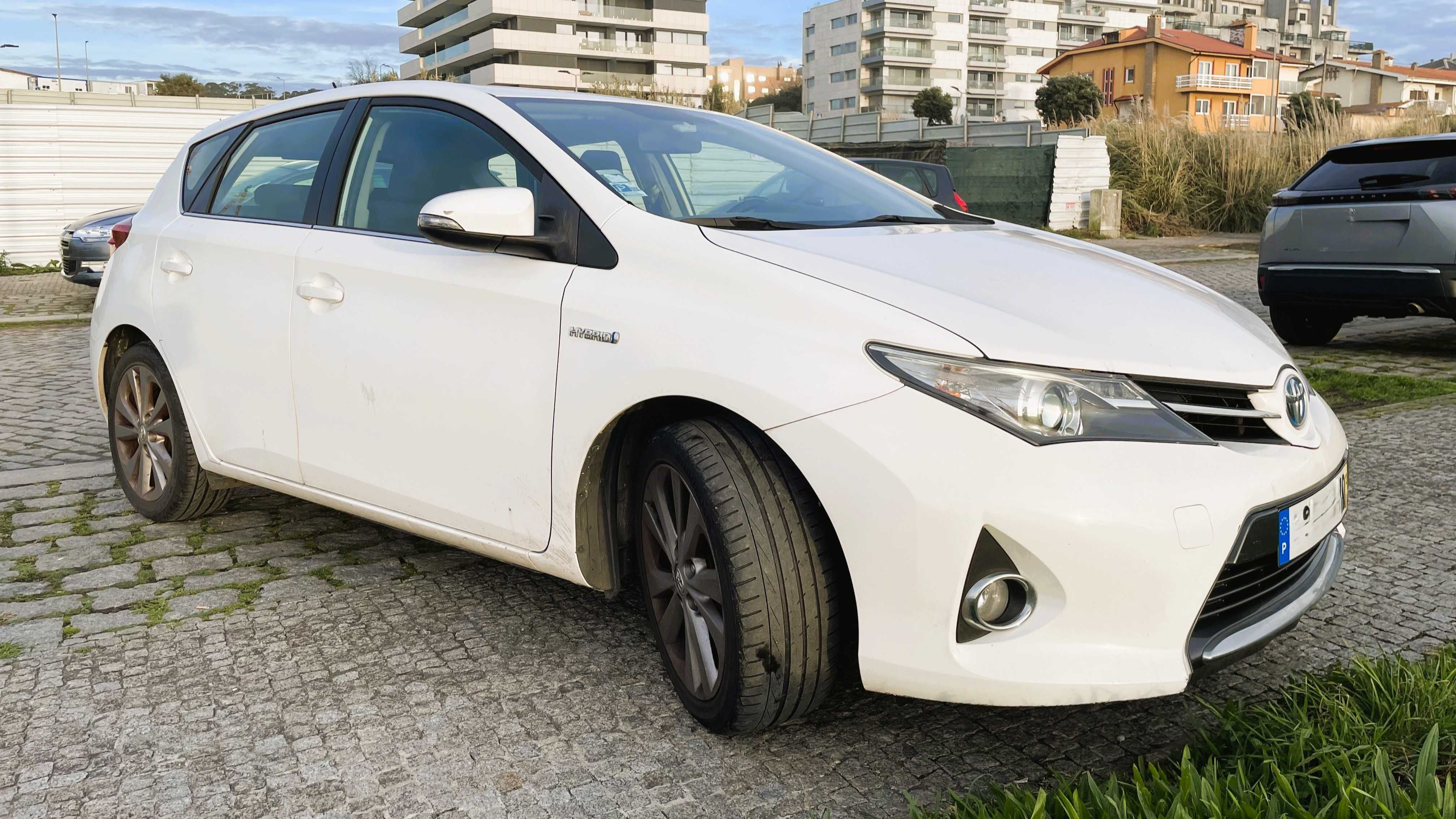 Toyota Auris Hybrid 2013 - Económico e Fiável
