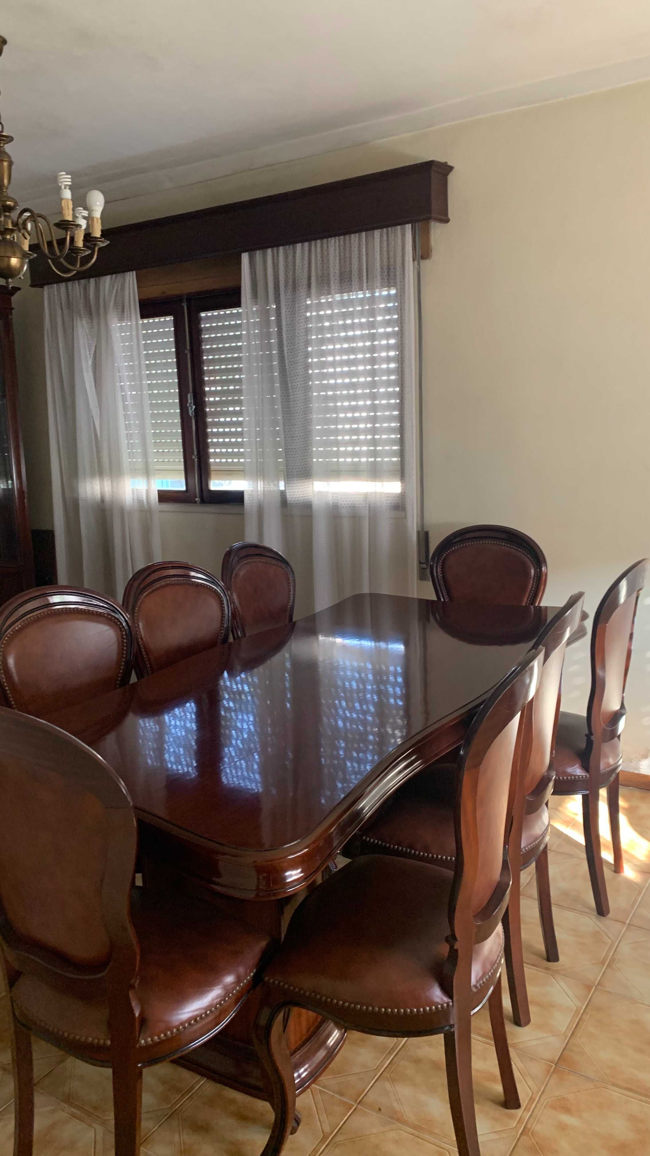 móvel de sala com mesa de jantar com 8 cadeiras