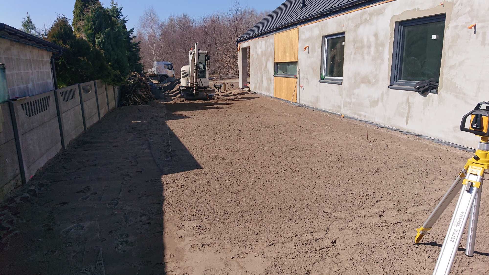 Zakładanie trawników , nawodnienie, montaż płotów panelowych