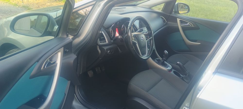 Opel Astra J 1.4 turbo 140 KM 2011