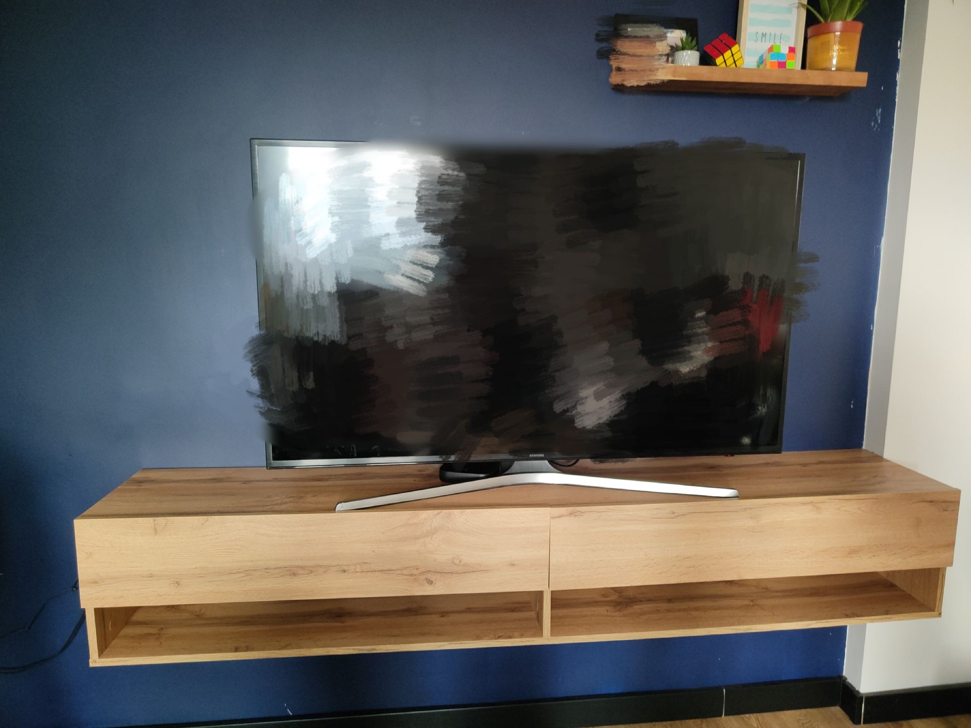 Szafka RTV wisząca