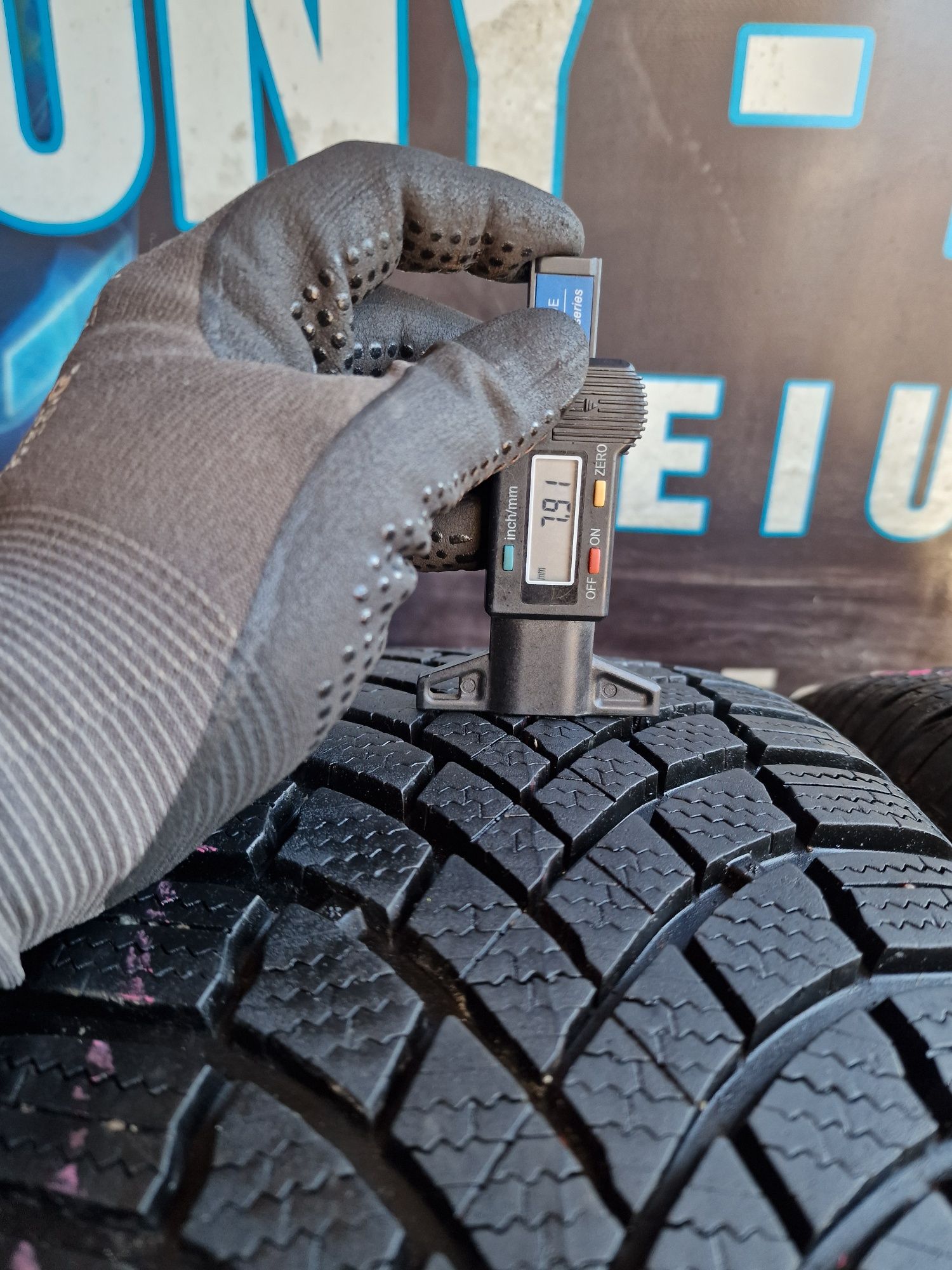 Opony zimowe 215/60/16 Pirelli i Bridgestone Komplet 7.8mm 2022rok
