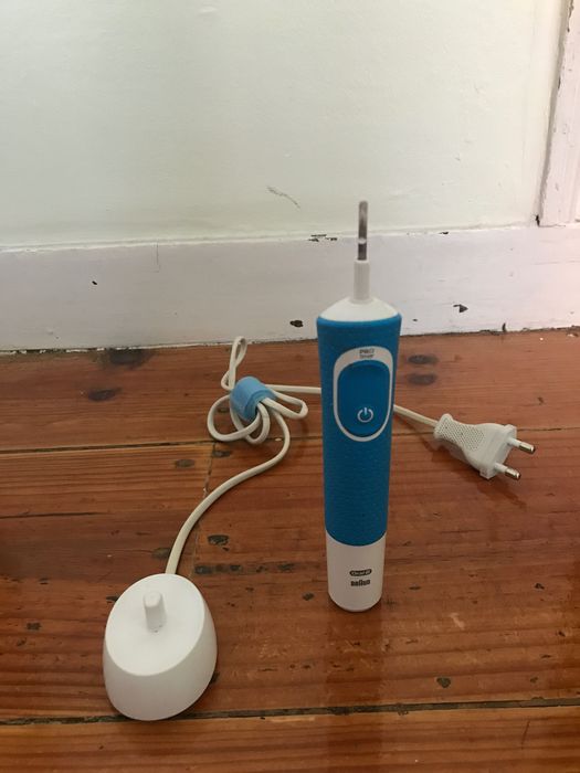 Escova de dentes eléctrica nova Oral-B