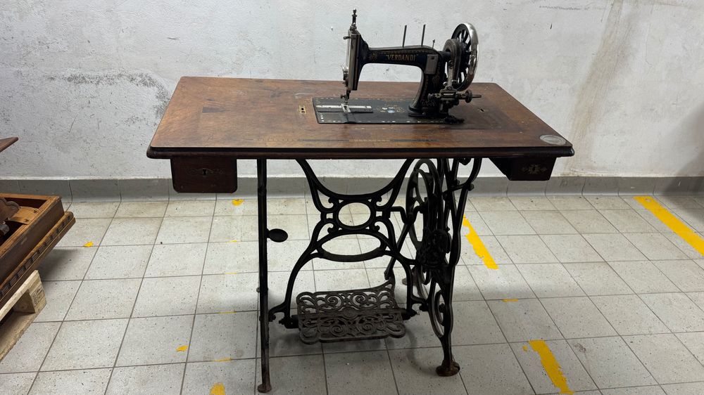 Zabytkowa maszyna do szycia