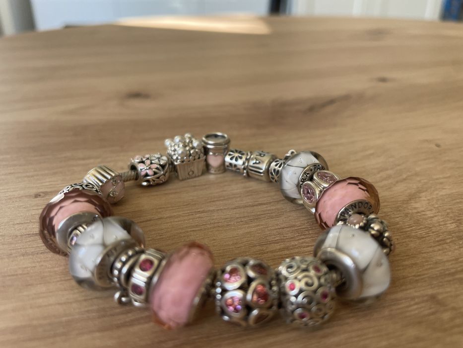 Bransoletka Pandora z 18 charms