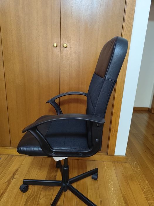 Cadeira de escritório com rodas