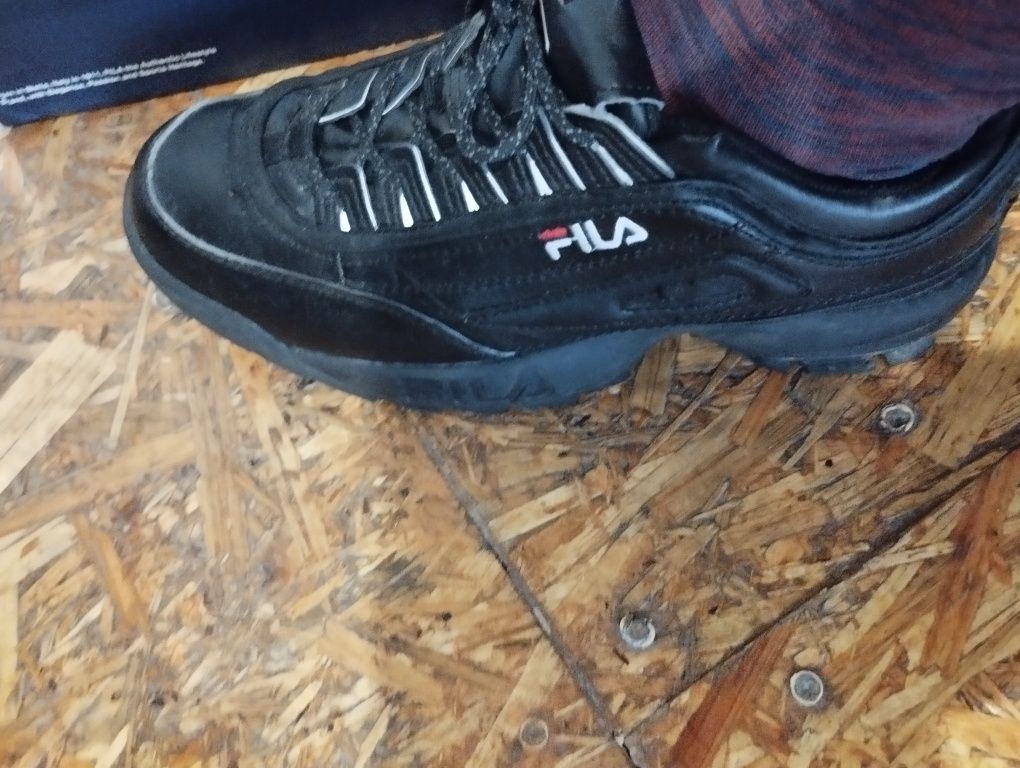 Фірмові кросівки Fila 44 розмір