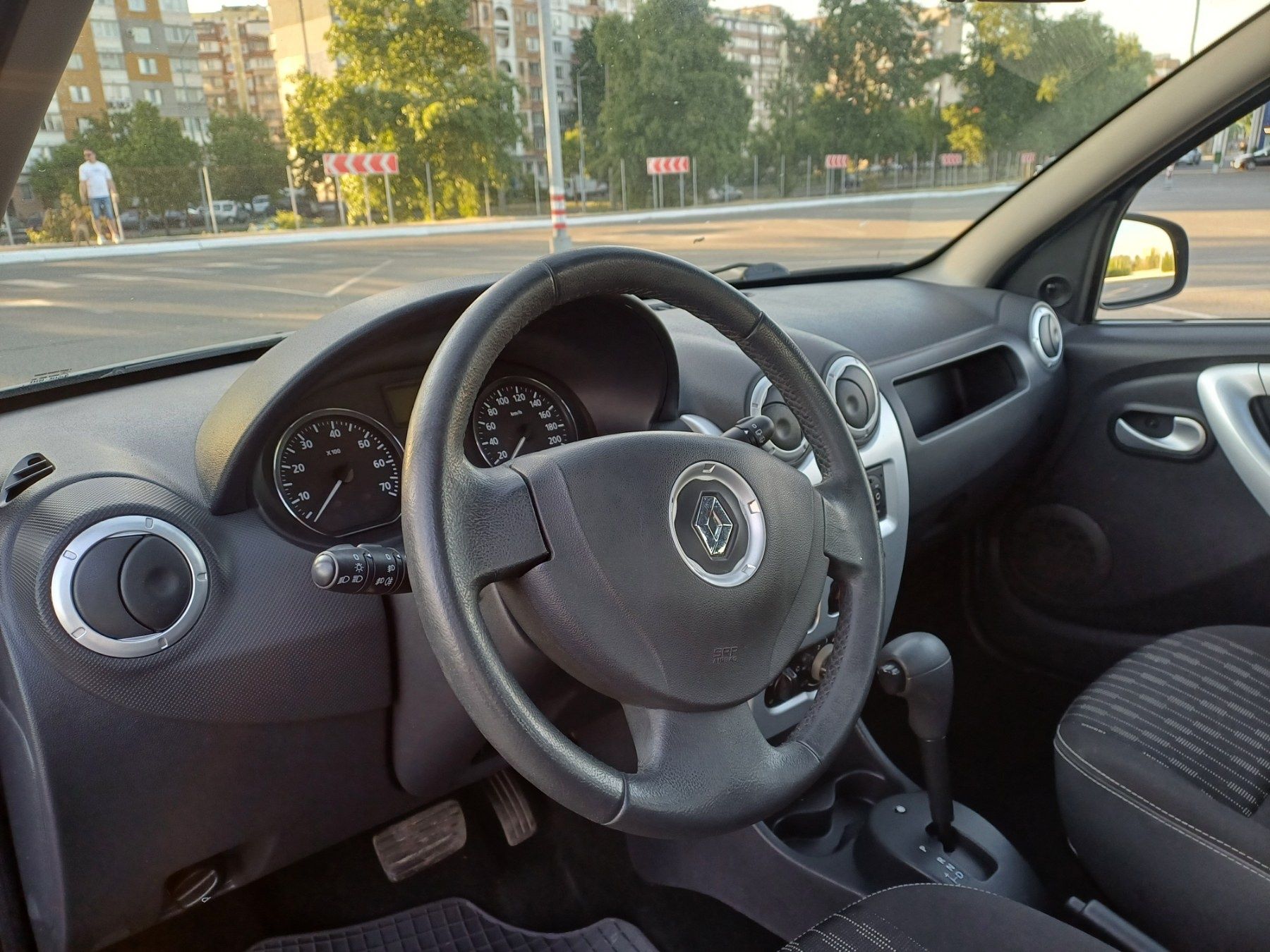 Renault Sandero 2011 офiцiйна
