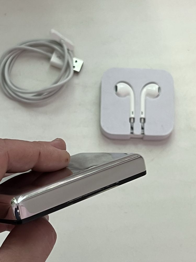 iPod Classic 5 80gb RockBox+ Earpods