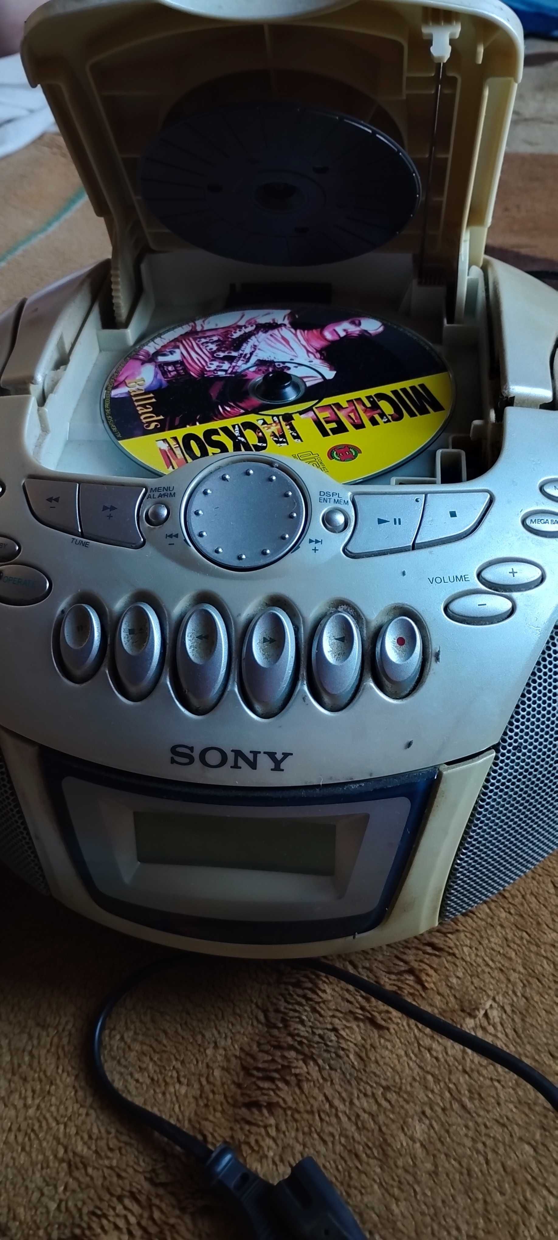 Бумбокс Sony (проигрыватель сд дисков, кассет и радио) Звук супер