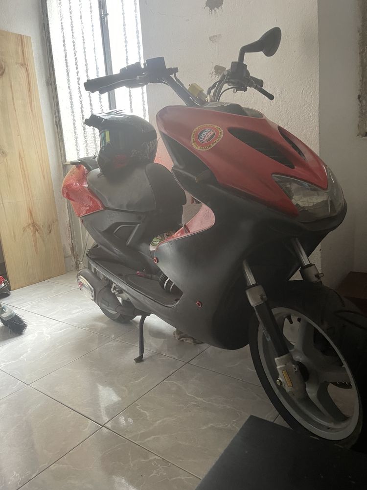 Scooter 50cc a circular.   Marca naf 50 em bom estado
