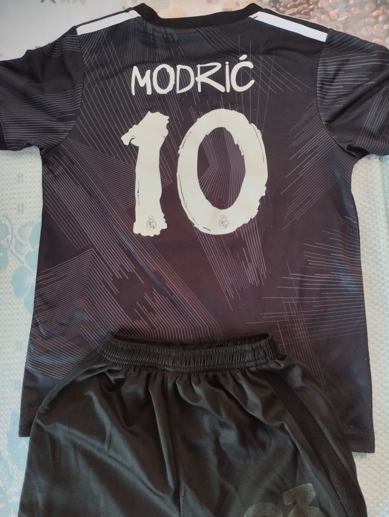 Продам футбольну форму Реал Мадрид( MODRIC)