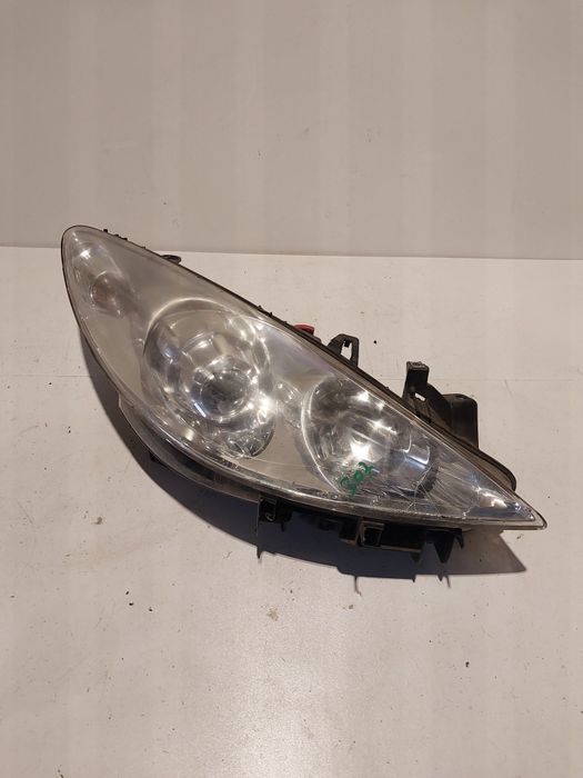 Peugeot 307 lift prawa lampa przednia przód reflektor prawy