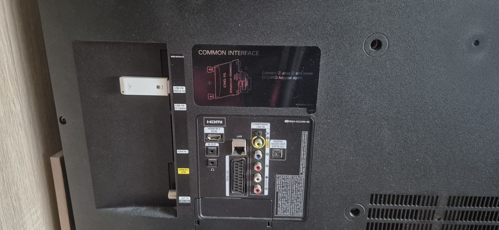 Samsung UE40F5300 zaciemniona połowa ekranu.