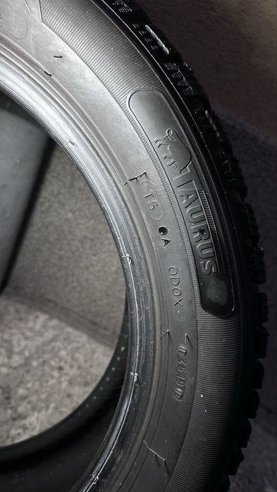 Резина зимова 225/50 R17