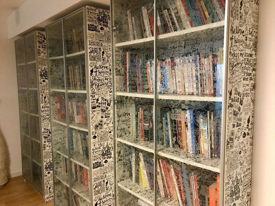 Ofereço armários para livros