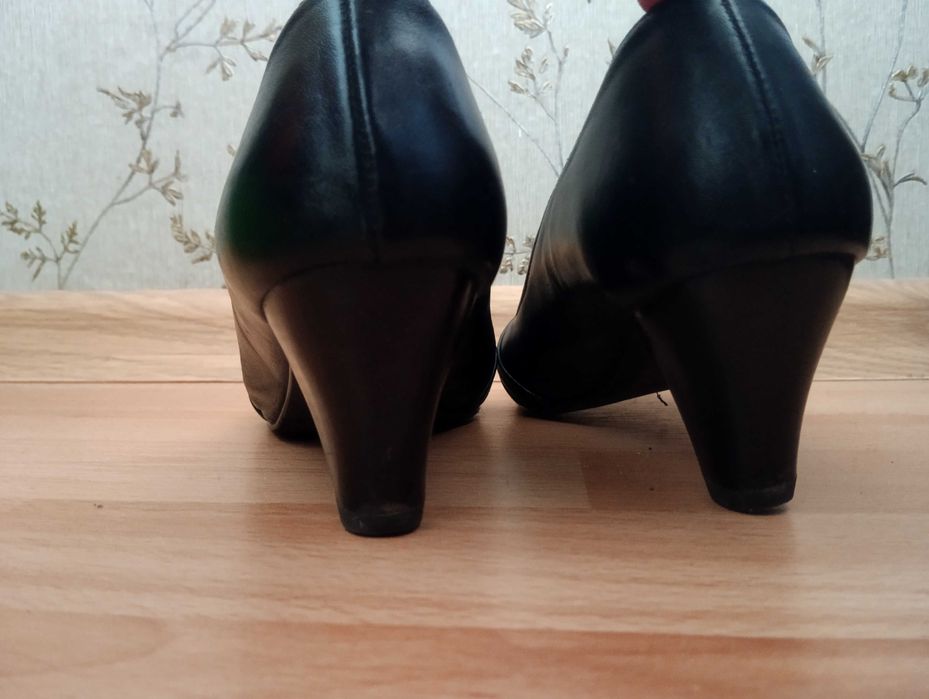 Шкіряні жіночі туфлі