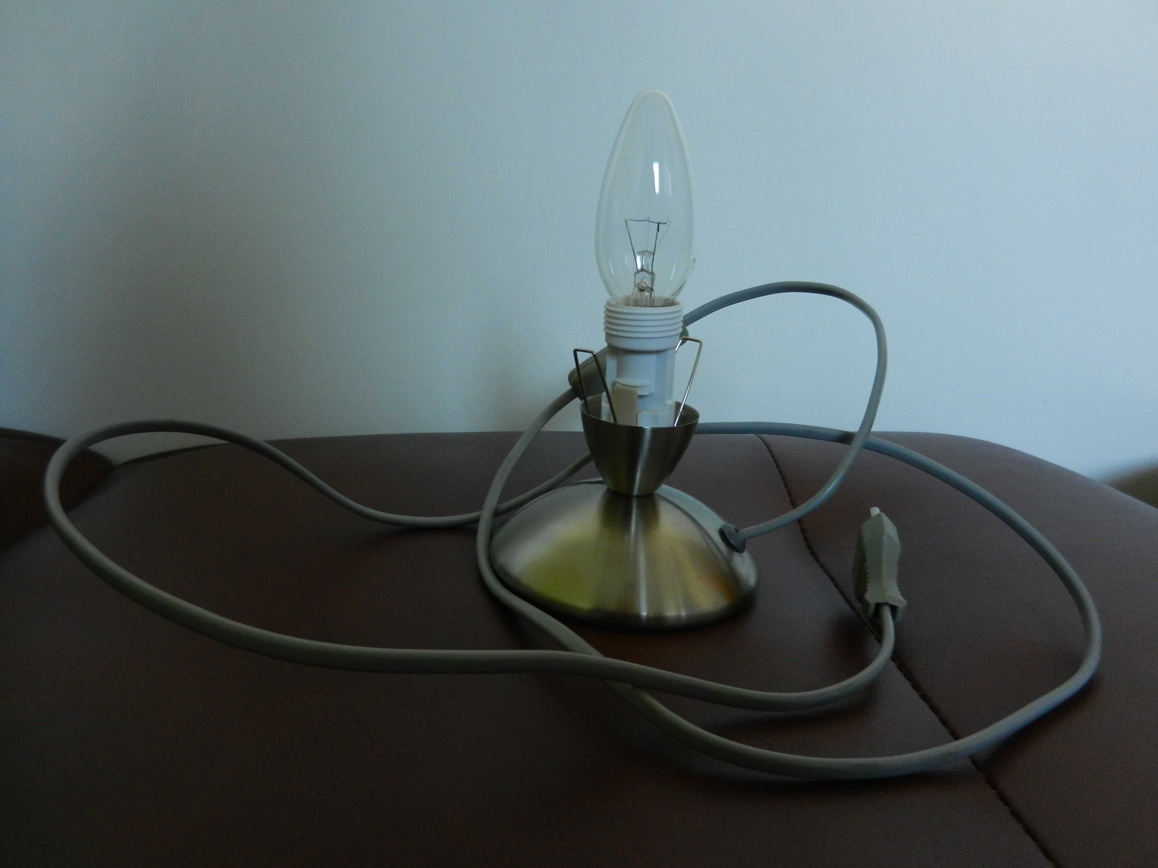 Lampa stołowa metal srebrna kula biała połysk E14