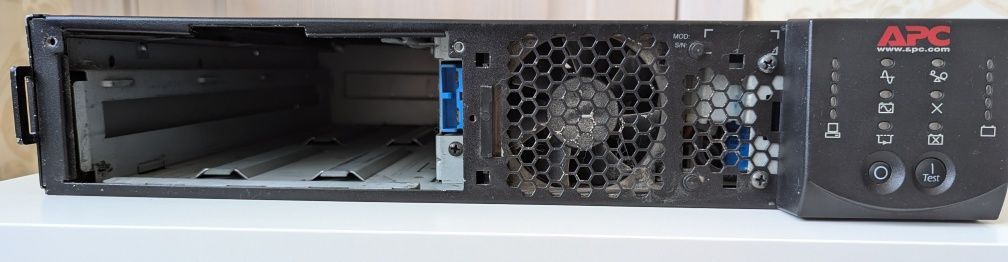 ДБЖ APC Smart-UPS RT, 2000 ВА (SURT2000XLI)