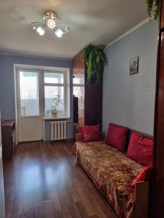 Продам велику квартиру на Юності!