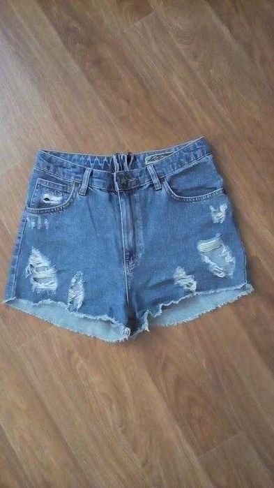 Джинсовые шорты М с молнией сзади
