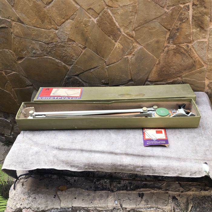 Чертежный набор . Конструктор . Кульман