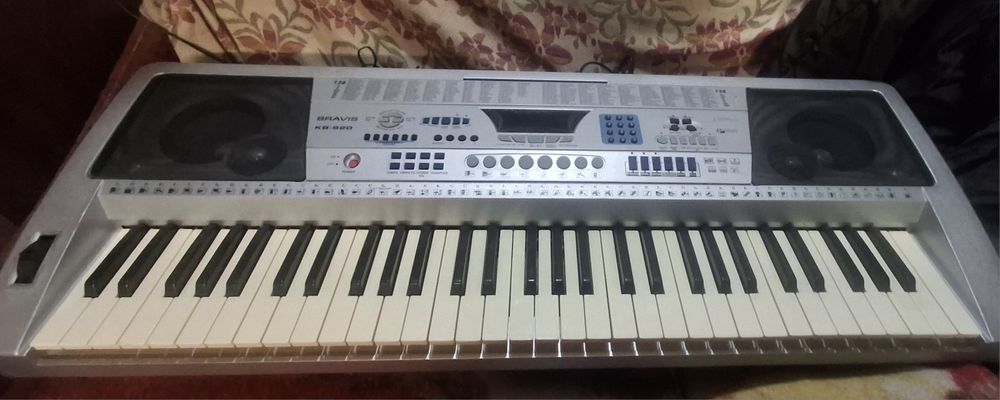 Синтезатор Bravis KB 920