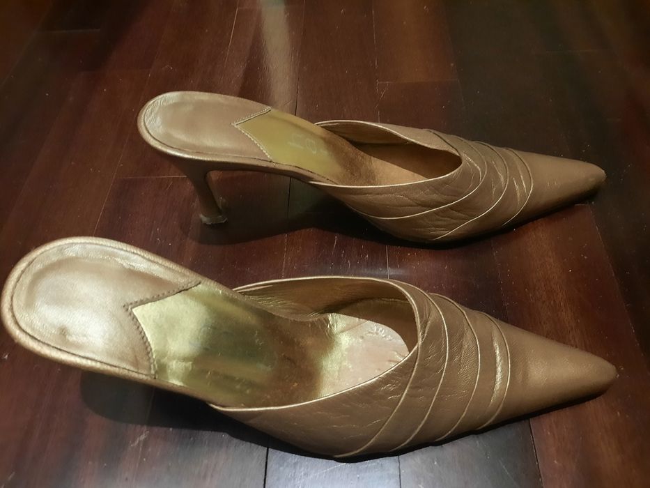 Mules Haity e clutch.