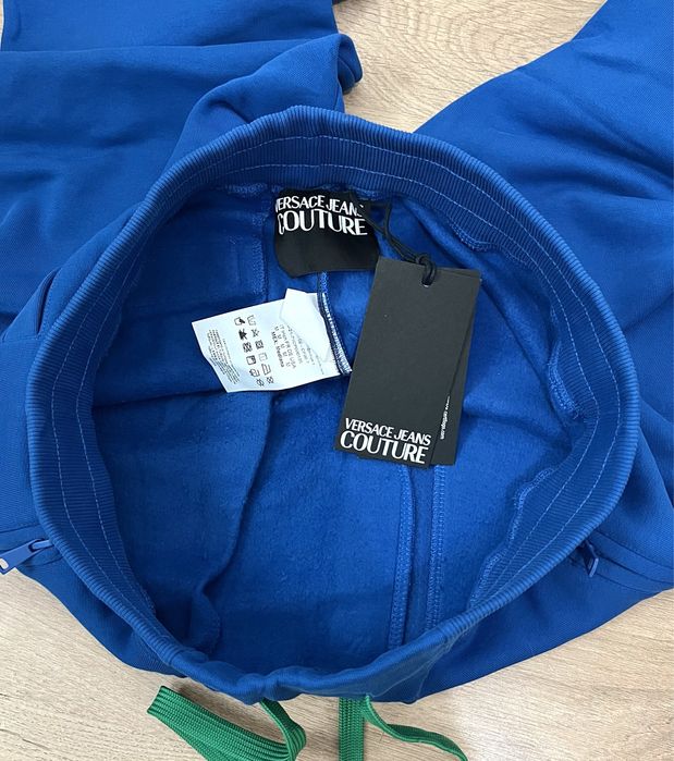 Spodnie Versace sportowe . Rozm M . Original