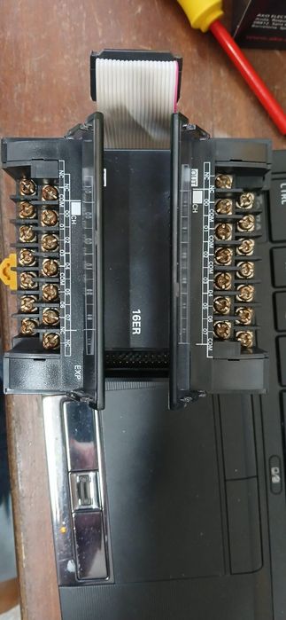 Omron CP1J-16ER módulo de saidas