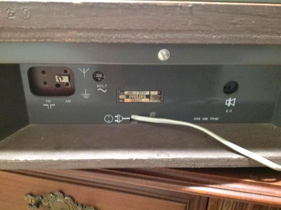 Radio gira-discos Phillips anos 60