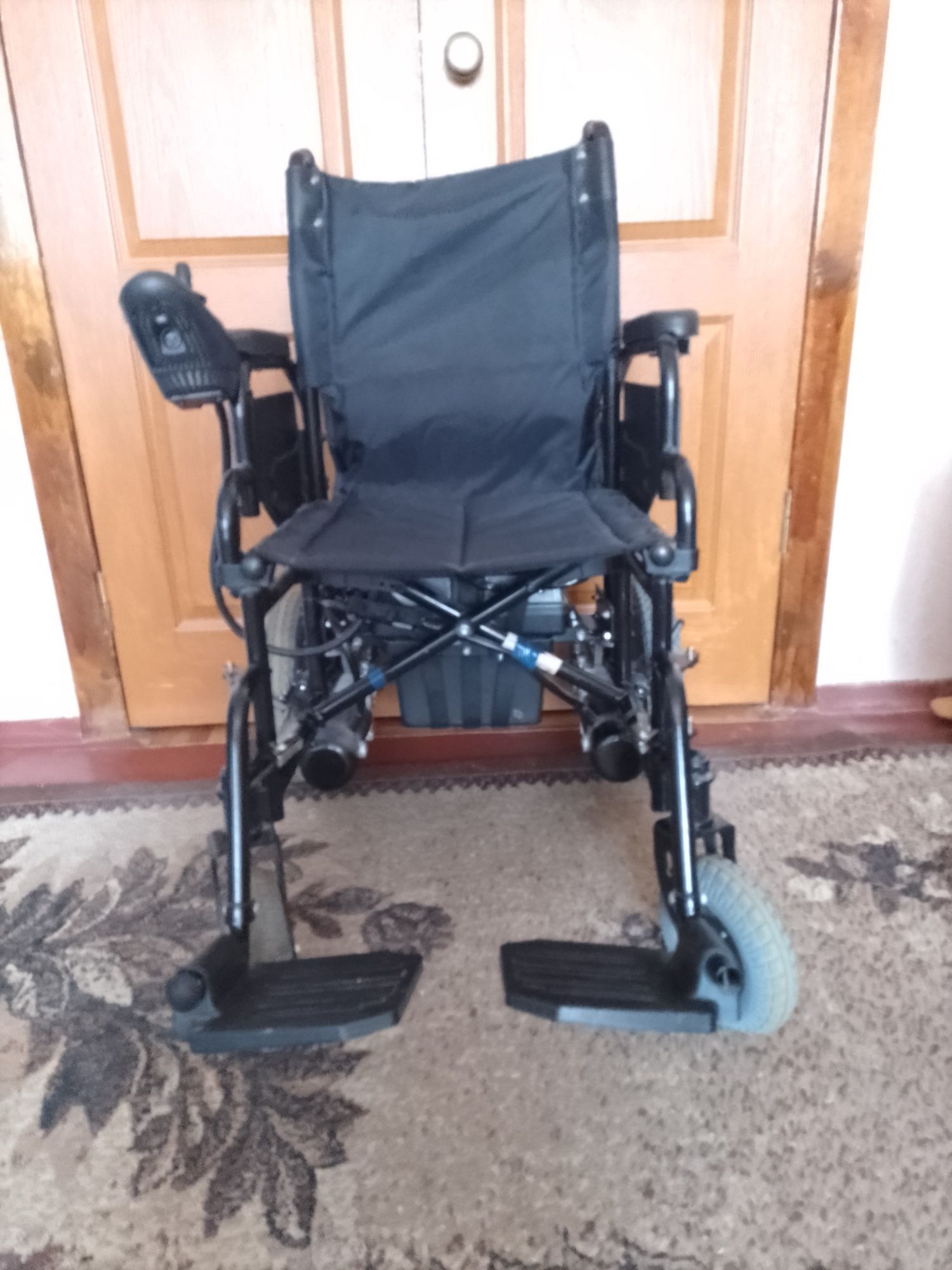 Продам электрическую коляску для инвалидов